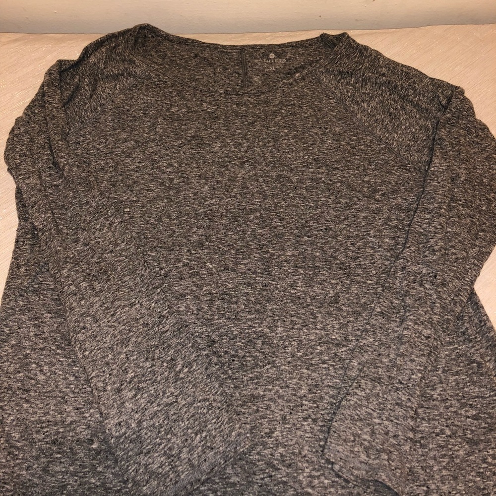Grey long sleeved athleta shirt